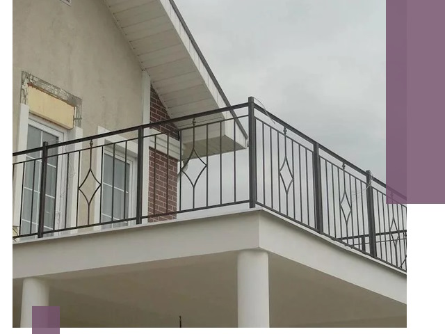 Изготовление балконных ограждений в Тайшете из металла и стекла